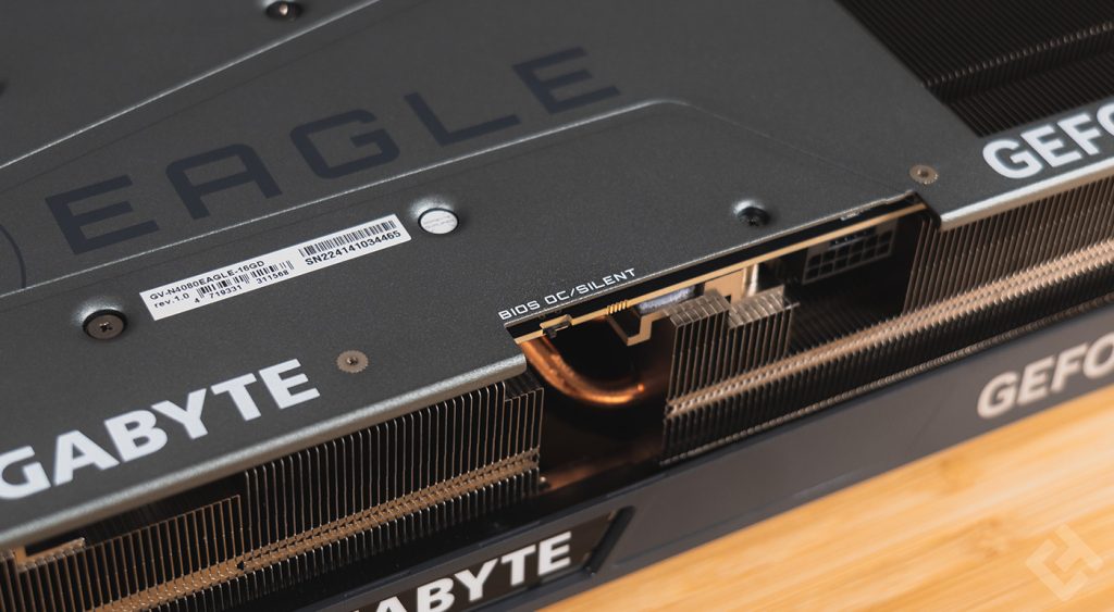 bouton oc de la rtx 4080 eagle de gigabyte